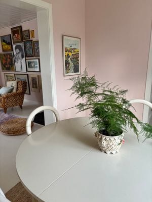 Mysigt hus i kyrkby nära Vänern - Bild 81