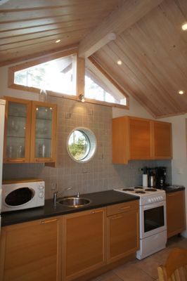 Hyr denna stuga i Höga kusten på 50 m². 6 sängplatser. Från 9 000 kr per vecka. Se bilder och tillgänglighet här.