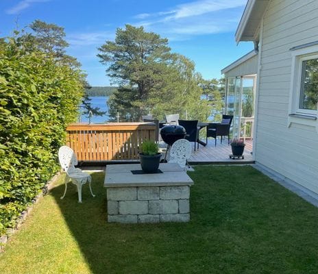 Hyr denna stuga i Sävsjö på 135 m². 6 sängplatser. 9 000 - 11 200 kr per vecka. Se bilder och tillgänglighet här.