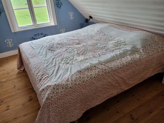 Sovrum 1 med dubbelsäng
