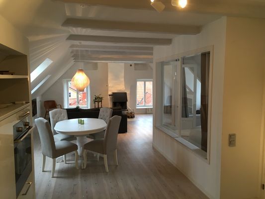 Hyr denna stuga i Visby på 70 m². 4-6 sängplatser. 8 000 - 14 000 kr per vecka. Se bilder och tillgänglighet här.
