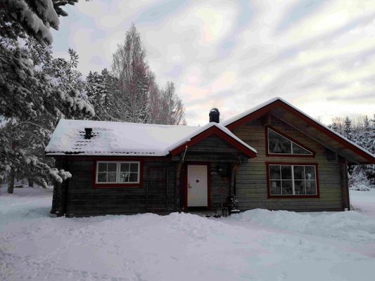Hyr denna stuga i Borlänge på 120 m². 8-9 sängplatser. 12 500 - 15 000 kr per vecka. Se bilder och tillgänglighet här.