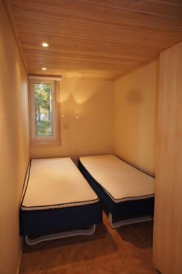 Hyr denna stuga i Norrfällsviken på 90 m². 6 sängplatser. Från 10 200 kr per vecka. Se bilder och tillgänglighet här.