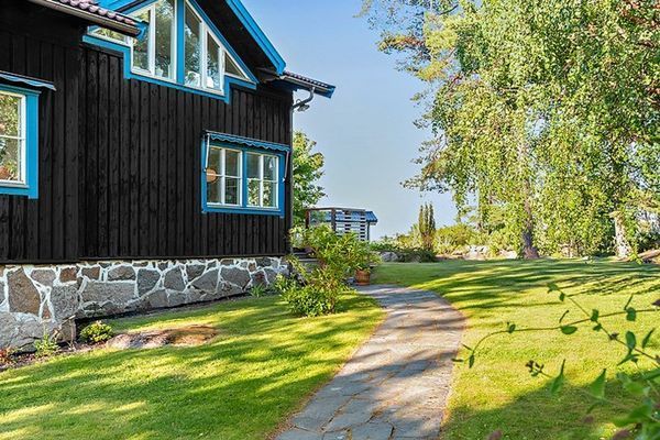 Hyr denna stuga i Onsala på 200 m². 6-8 sängplatser. Från 30 000 kr per vecka. Se bilder och tillgänglighet här.