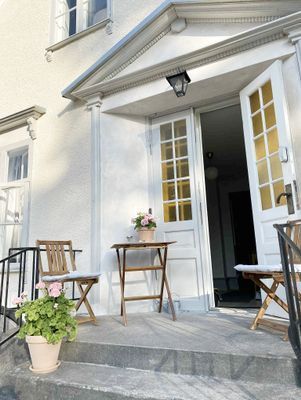 Hyr denna stuga i Ljugarn på 57 m². 5-7 sängplatser. Från 16 000 kr per vecka. Se bilder och tillgänglighet här.