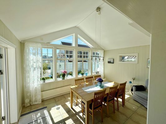 Hyr denna stuga i Västra Götaland på 100 m². 6 sängplatser. Från 13 613 kr per vecka. Se bilder och tillgänglighet här.