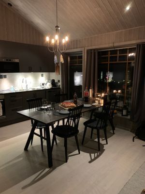 Hyr denna stuga i Vemdalen på 60 m². 5 sängplatser. 8 000 - 15 100 kr per vecka. Se bilder och tillgänglighet här.