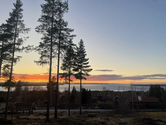 Bild 4 på Stor timmerstuga med panoramautsikt över Siljan