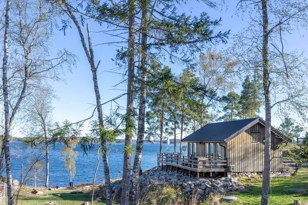 Hus med privat strand och brygga