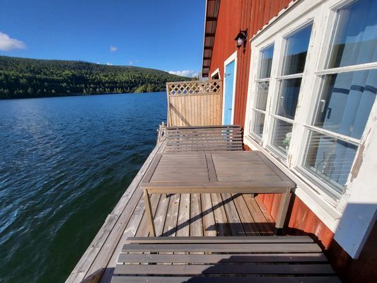 Hyr denna stuga i Höga kusten på 60 m². 4 sängplatser. 7 950 - 8 950 kr per vecka. Se bilder och tillgänglighet här.