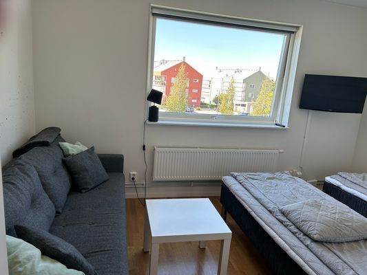 2 sängar 90 cm breda och en bäddsoffa med utdragbar säng