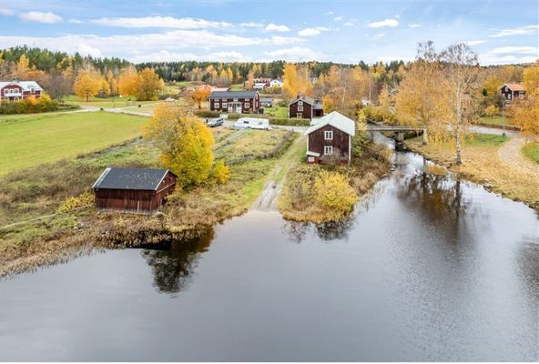 Hyr denna stuga i Hudiksvall på 100 m². 4 sängplatser. 12 000 - 14 000 kr per vecka. Se bilder och tillgänglighet här.