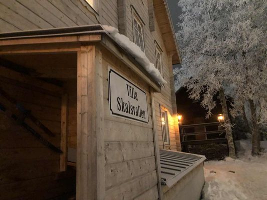 Hyr denna stuga i Vemdalsskalet på 600 m². 12-24 sängplatser. Pris ej tillgängligt. Se bilder och tillgänglighet här.