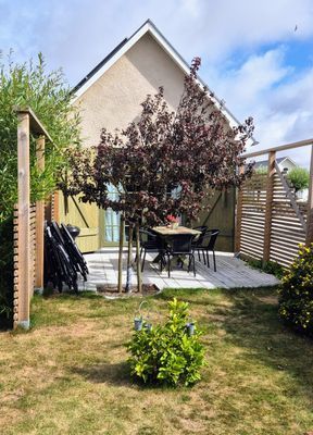 Hyr denna stuga i Löderup på 35 m². 5 sängplatser. 7 000 - 8 000 kr per vecka. Se bilder och tillgänglighet här.