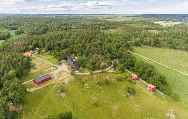 Bo på idyllisk bondgård | Nära sjö med fri båt - Bild 39