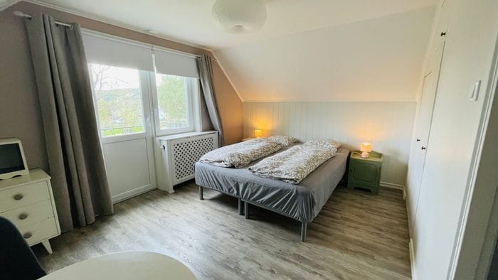 Hyr denna stuga i Mjällom på 96 m². 4 sängplatser. 10 470 - 11 750 kr per vecka. Se bilder och tillgänglighet här.