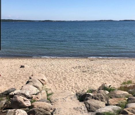 Hyr denna stuga i Onsala på 160 m². 10 sängplatser. Från 24 000 kr per vecka. Se bilder och tillgänglighet här.