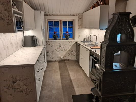 Fint timmerhus på stor strandtomt - Bild 7