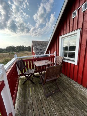 Hyr denna stuga i  på 41 m². 3 sängplatser. 4 000 - 4 500 kr per vecka. Se bilder och tillgänglighet här.