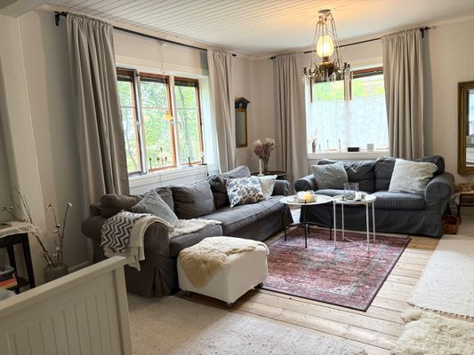 Hyr denna stuga i Sysslebäck på 86 m². 6-8 sängplatser. Från 7 000 kr per vecka. Se bilder och tillgänglighet här.