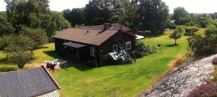 Hyr denna stuga i Steninge på 130 m². 6-8 sängplatser. Från 12 000 kr per vecka. Se bilder och tillgänglighet här.