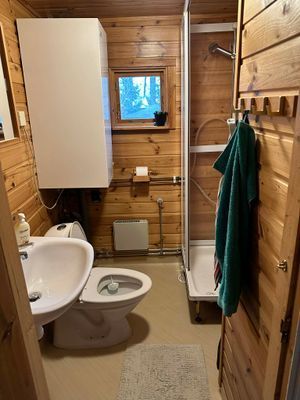 Mysig stuga nära natur med altan & trädgård - Bild 9