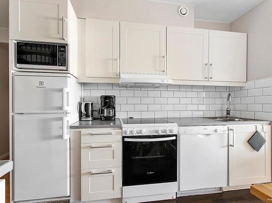 Etagelägenhet med balkong mot backarna/fjället - Bild 11