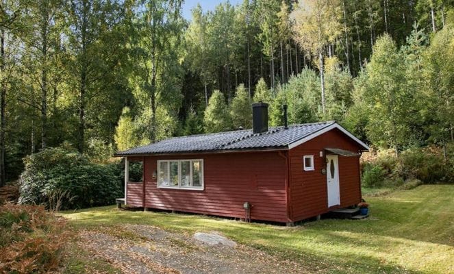 Stuga med sjöutsikt, båt och bastu i Bohuslän