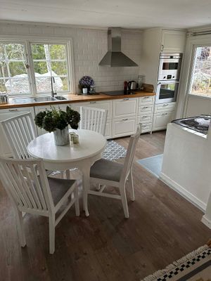 Mysig stuga nära natur med altan & trädgård - Bild 6