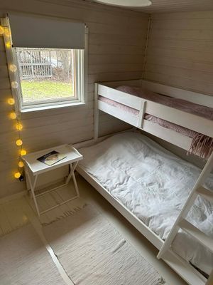 Mysig stuga nära natur med altan & trädgård - Bild 8