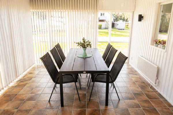 Hyr denna stuga i Hestra på 140 m². 7 sängplatser. 5 000 - 20 000 kr per vecka. Se bilder och tillgänglighet här.