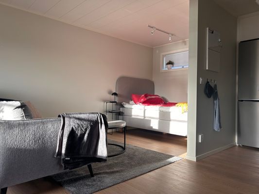 Stuga nära skog och sjö