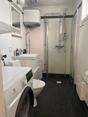 Stuga nära skog och sjö - Bild 6