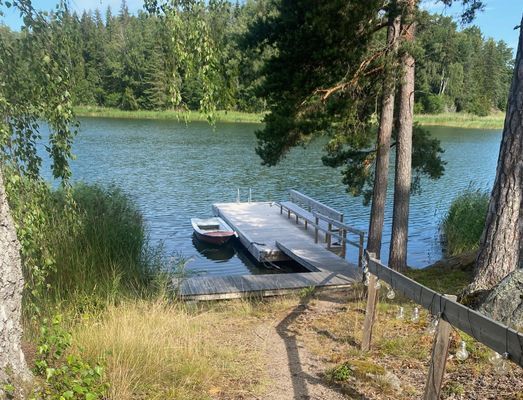 Mysigt fritidshus med egen brygga - Bild 18