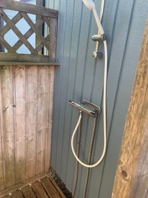 Hyr denna stuga i  på 25 m². 4 sängplatser. Pris ej tillgängligt. Se bilder och tillgänglighet här.