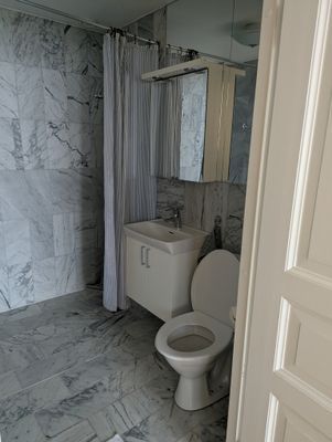 Fin lägenhet med uteplats, innanför murarna. - Bild 9