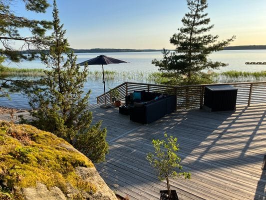 Unik timmerstuga vid Vänerns strand - Bild 36