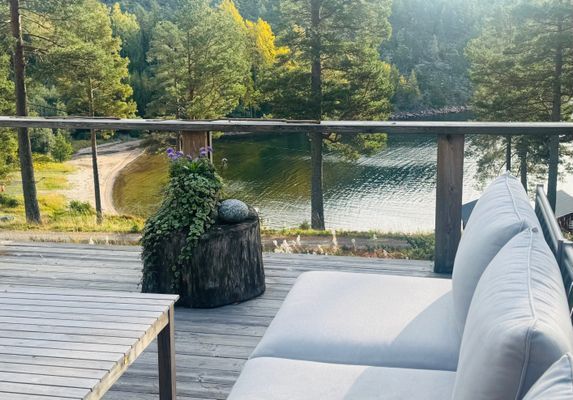 Hyr denna stuga i Höga kusten på 60 m². 1 sängplatser. 12 000 - 16 200 kr per vecka. Se bilder och tillgänglighet här.