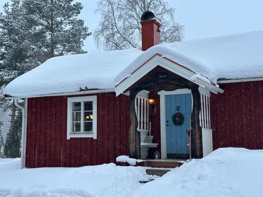 Järvsöbacken 5 km, Harsa 12 km. Diskmaskin. Kamin. - Bild 49
