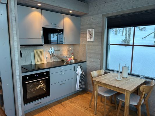 Hyr denna stuga i Bruksvallarna på 25 m². 2-3 sängplatser. 2 500 - 8 500 kr per vecka. Se bilder och tillgänglighet här.