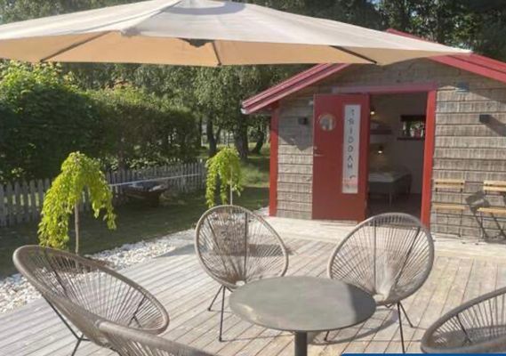 Hyr denna stuga i Skummeslöv på 15 m². 3 sängplatser. 4 000 - 7 000 kr per vecka. Se bilder och tillgänglighet här.
