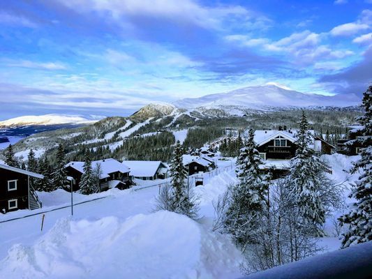 Hyr denna stuga i Åre på 108 m². 12 sängplatser. Från 23 000 kr per vecka. Se bilder och tillgänglighet här.
