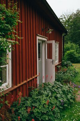 Hyr denna stuga i Ödeshög på 100 m². 4-8 sängplatser. Från 17 000 kr per vecka. Se bilder och tillgänglighet här.