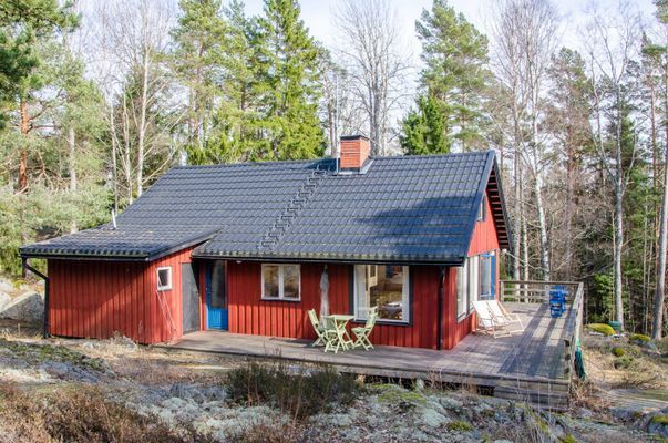 Fint enskilt beläget hus på Möja med sjöglimt - Bild 7