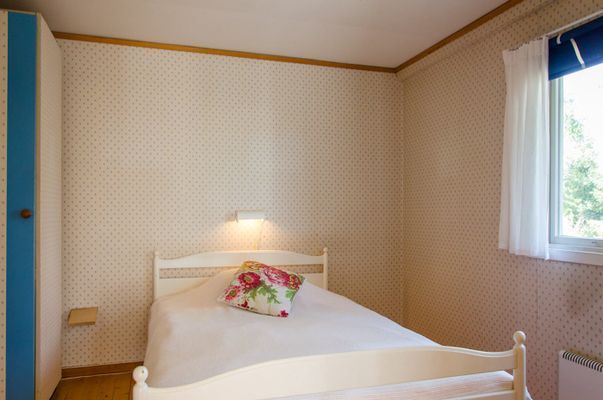 Fint enskilt beläget hus på Möja med sjöglimt - Bild 16