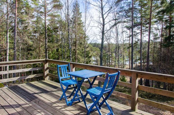 Fint enskilt beläget hus på Möja med sjöglimt - Bild 8