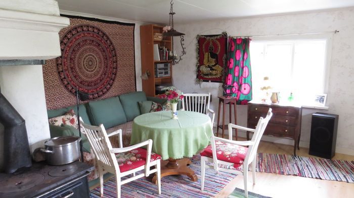 Gulligt torp med fin trädgård