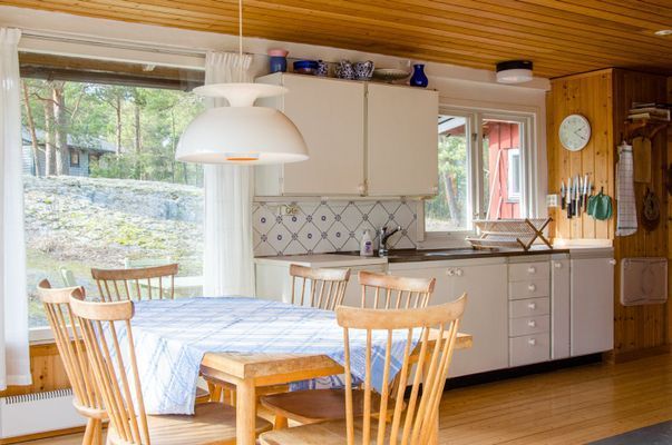 Fint enskilt beläget hus på Möja med sjöglimt - Bild 15