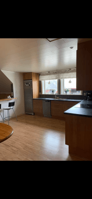 Hyr denna stuga i Mörrum på 100 m². 4-6 sängplatser. 4 000 - 6 000 kr per vecka. Se bilder och tillgänglighet här.