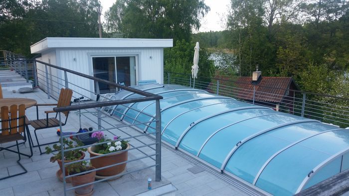 Modern villa med pool!
